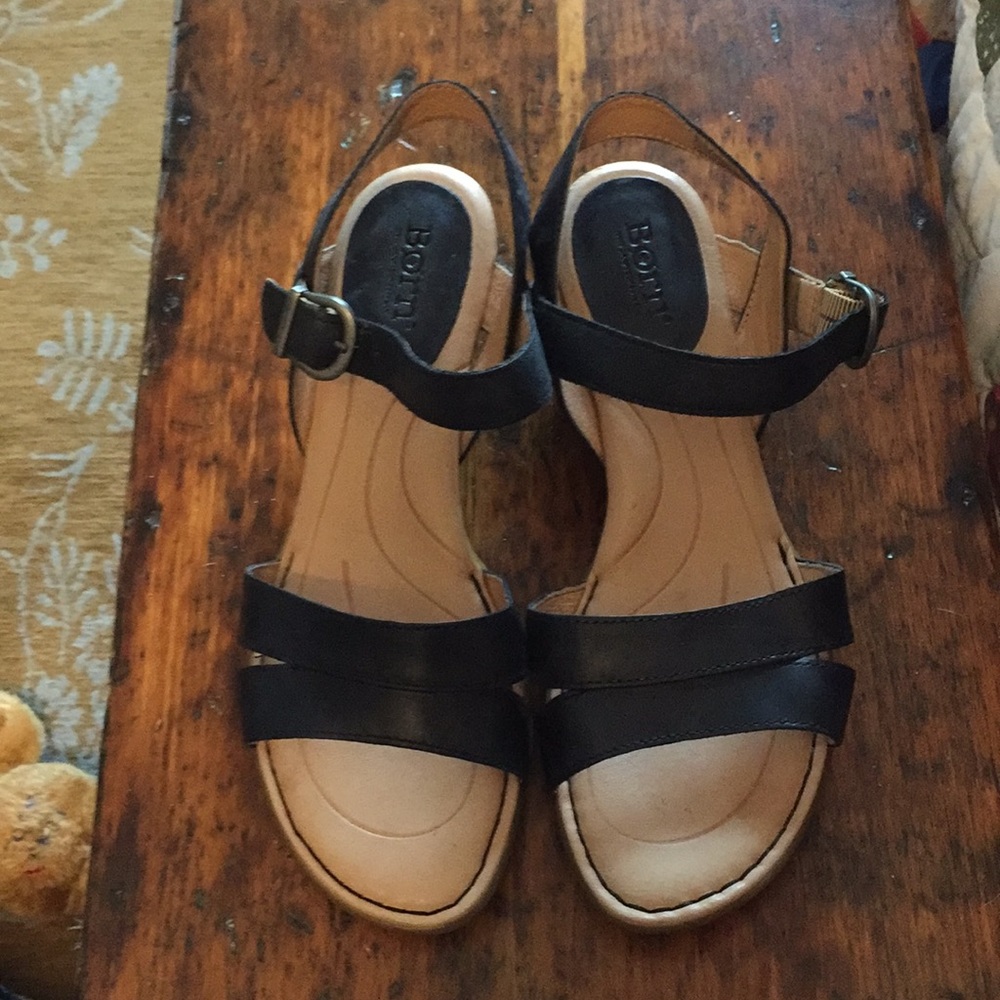 Born size 8.5 Black Comfort Sandals